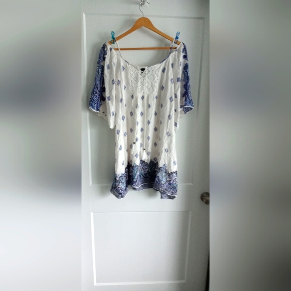 Women's blue and white gauzy top - Picture 1 of 1